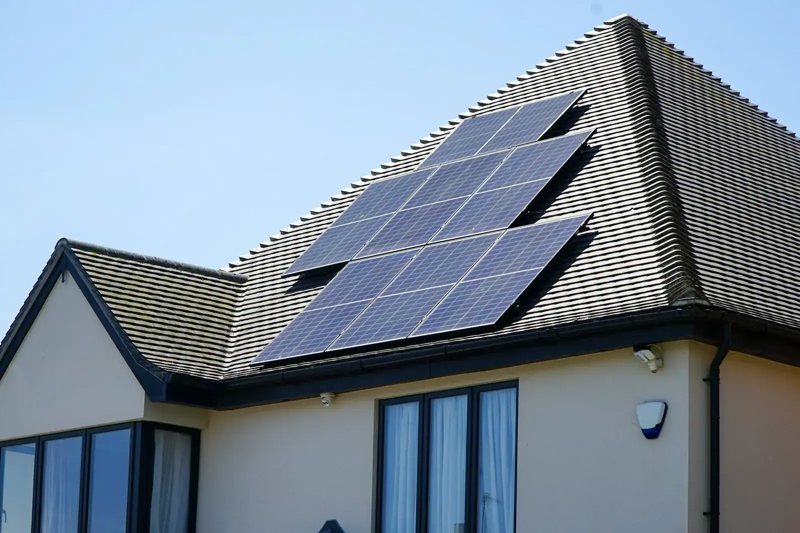 Instalación fotovoltaica residencial sobre cubierta inclinada